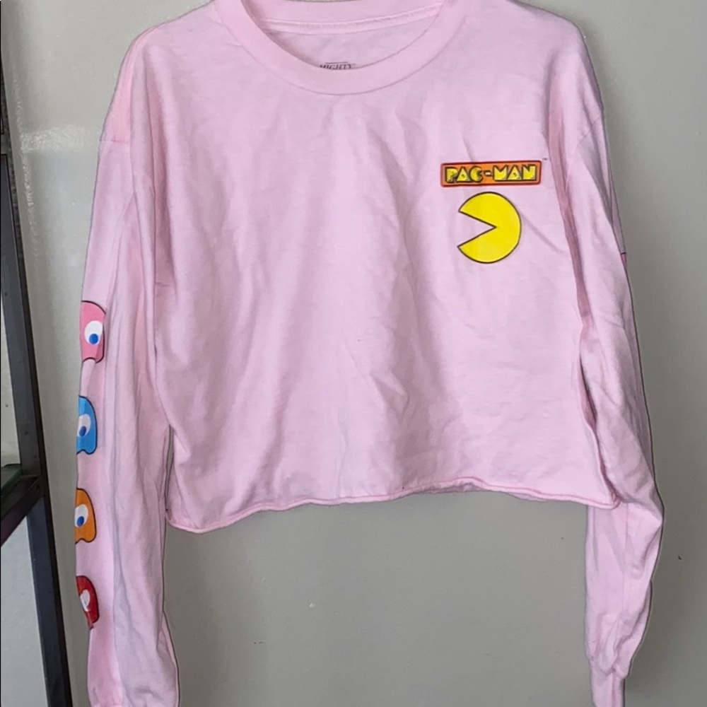 A pink long sleep cropped shirt